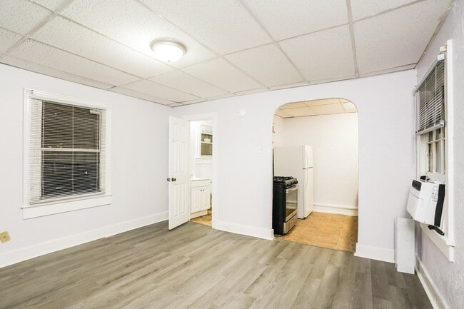 Building Photo - 117 6th Ave N