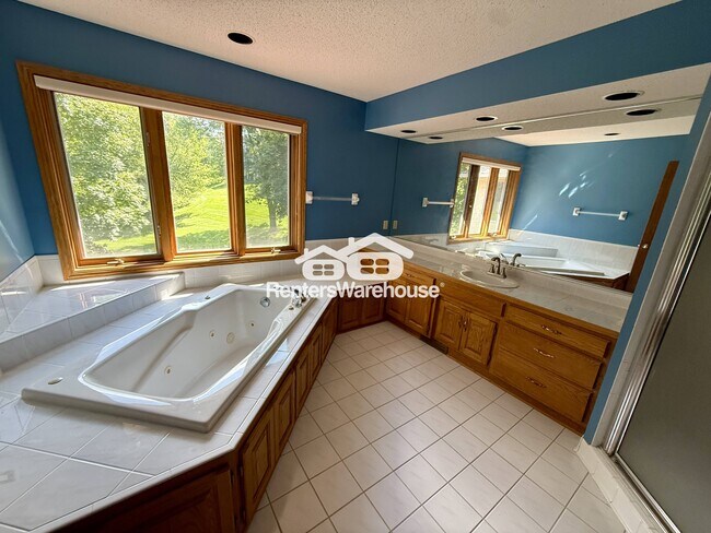 Building Photo - 10445 Fawns Way