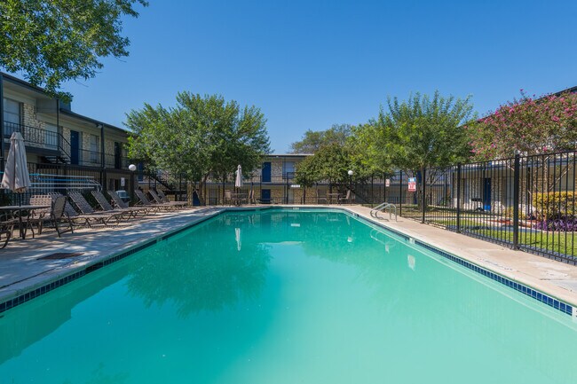 Building Photo - 708 Santa Rosa Dr
