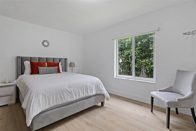 Building Photo - 2534 Golf View Dr