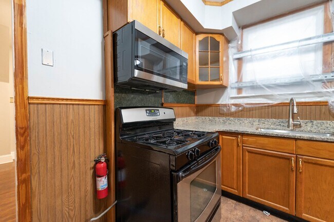 Building Photo - PHA Welcomed! Spacious Home with Private Backyard