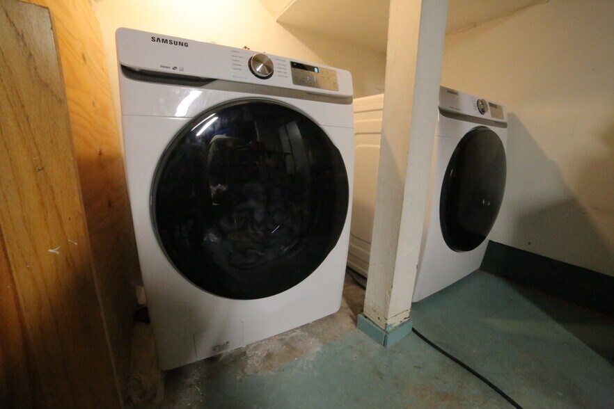 Washer Dryer - 3512 Del Amo Blvd