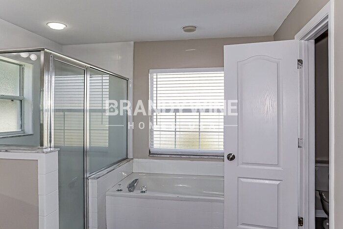 Building Photo - 10938 Crescent Ridge Loop