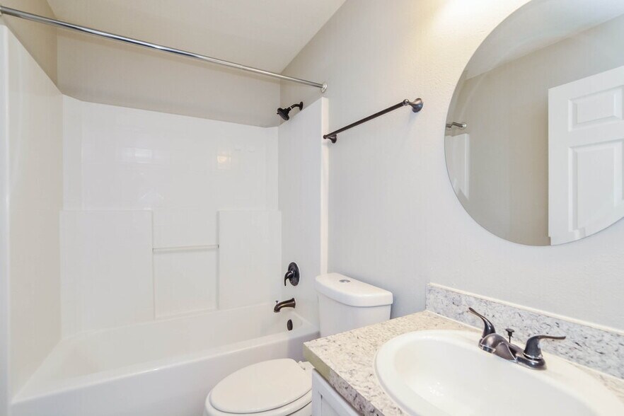 Building Photo - 4056 Forest Island Dr