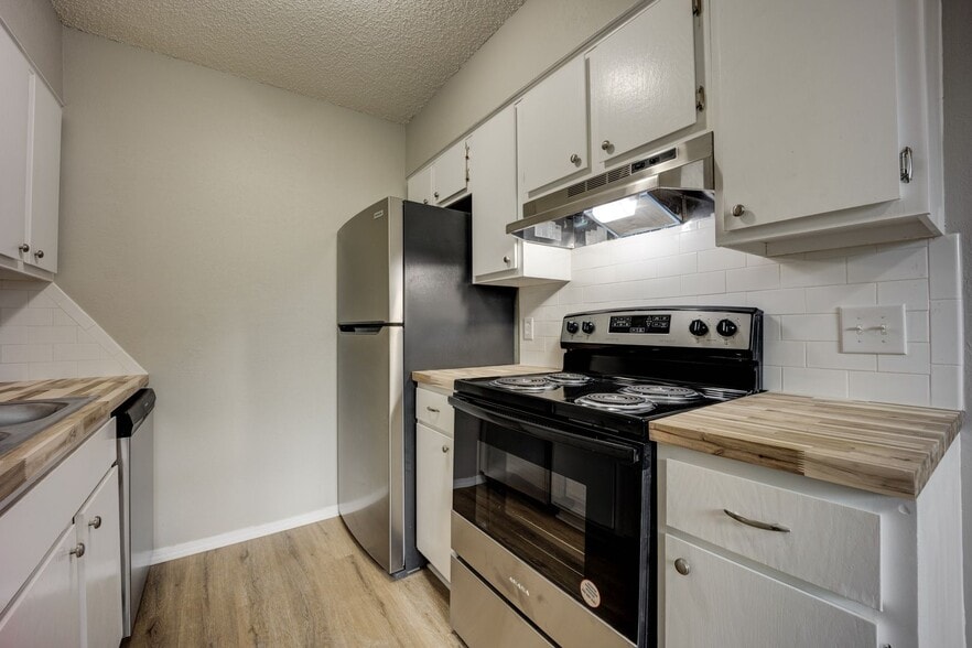 Building Photo - The Cherry Tree: 1 & 2 Bedroom Apartments