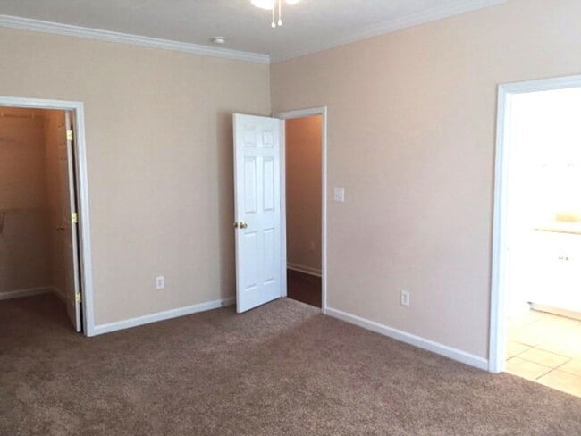 Building Photo - 913 Cabot Cove