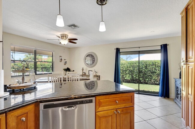 Building Photo - 10420 SE Jupiter Narrows Dr