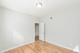 Building Photo - 3 bedroom in Chicago IL 60647