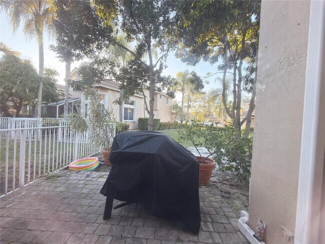 Building Photo - 1122 SW 158th Ave