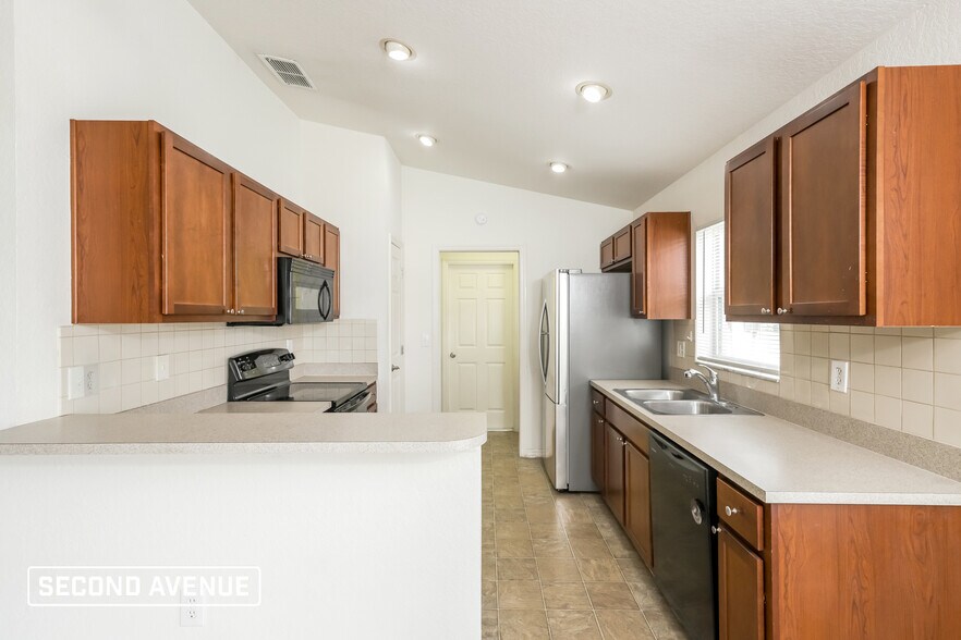 Building Photo - 8021 Princeton Manor Cir