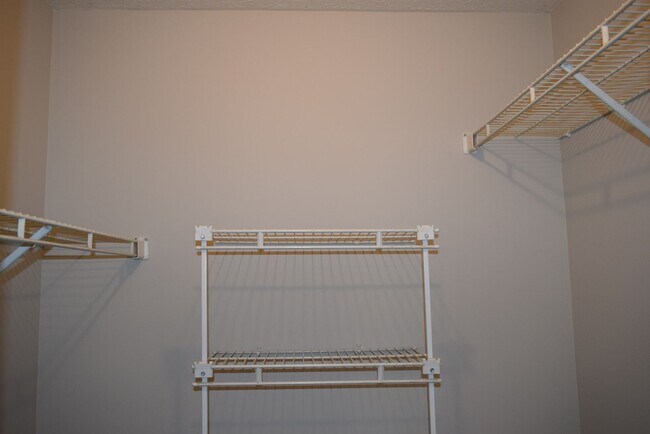 Building Photo - 668 Bartons Landing Pl