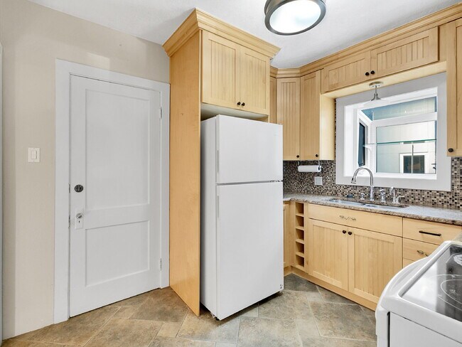 Building Photo - $2,295.00, 1 Bed, 1 Bath Home in Denver