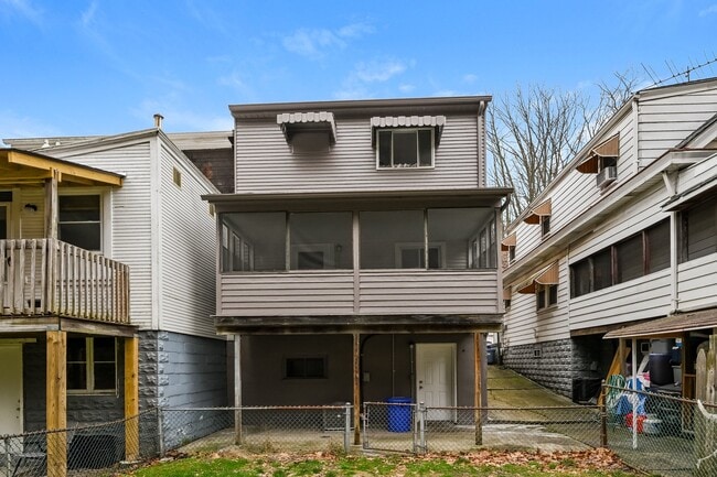 Building Photo - 1009 Woods Run Ave