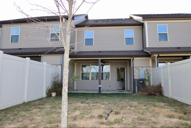 Building Photo - 2595 Wellesley Square Dr