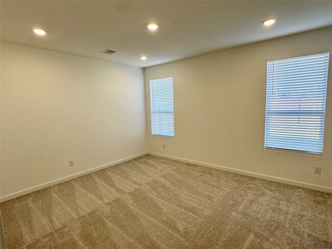 Building Photo - 5835 Majestic Sky Dr