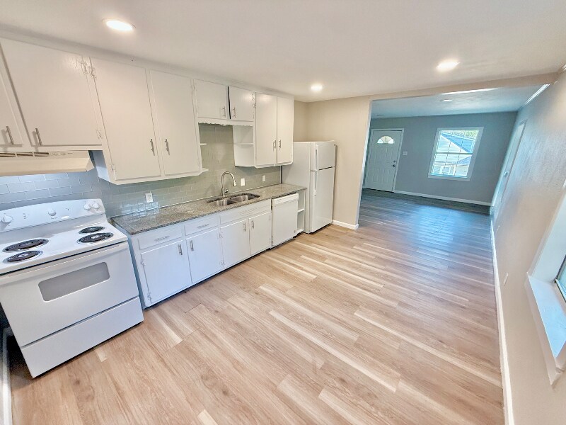 Building Photo - 428 E Elm St