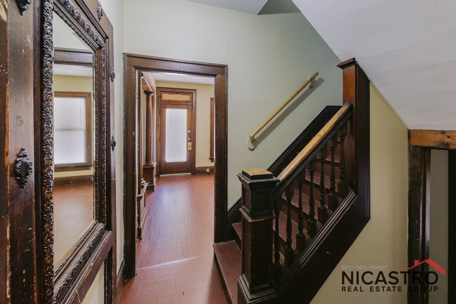 Building Photo - 182 E Lane Ave