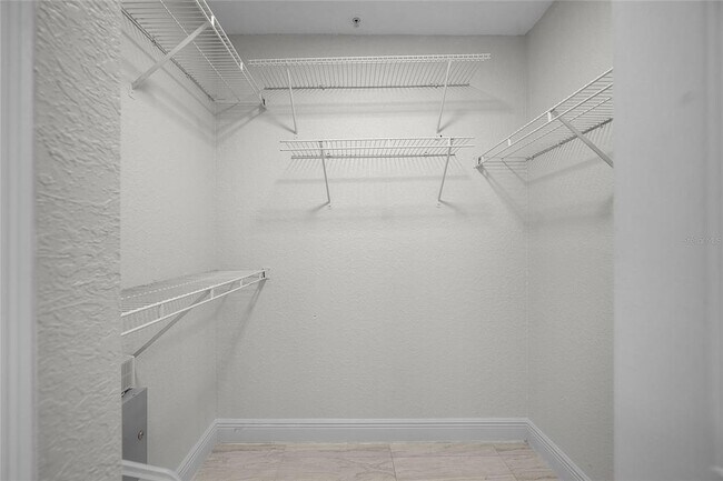 Building Photo - 13929 Fairway Island Dr