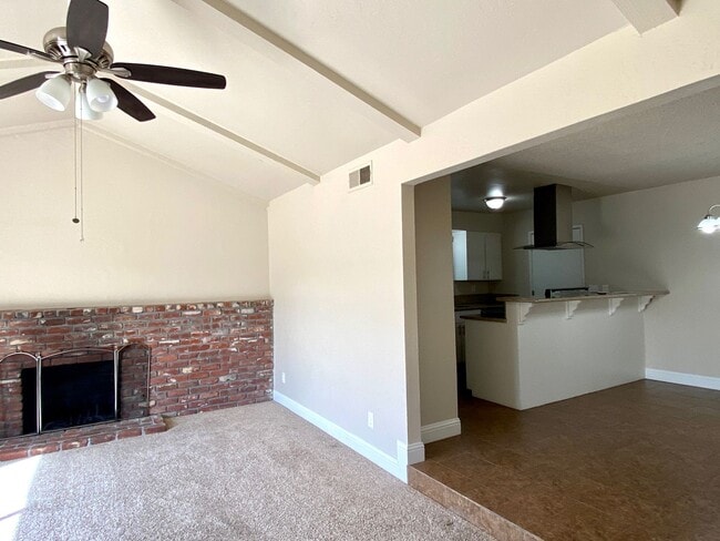 Building Photo - $2,150 Gettysburg & Minnewawa, 3 Bedroom - Across From Tarpey Elementary