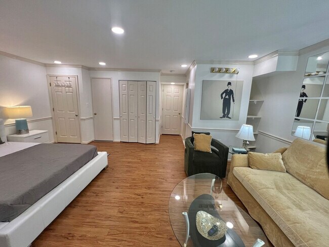 Building Photo - 2361 Hunters Square Ct