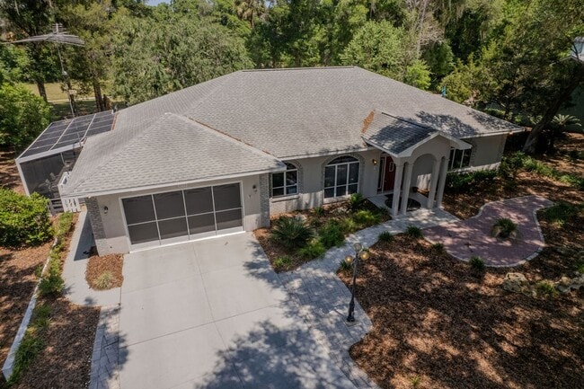 Building Photo - Must See Immaculate 3/2 Rainbow Springs with Lanai