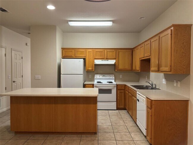 Building Photo - 9 Deerfield Dr