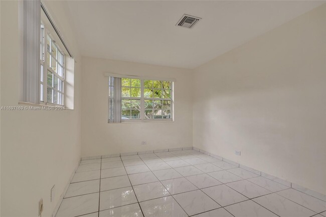 Building Photo - 13935 S Biscayne River Dr