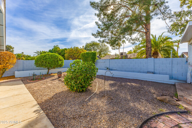Building Photo - 6819 E Grandview Dr