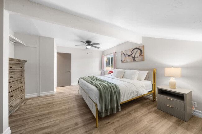 Building Photo - 13075 Old West Ave