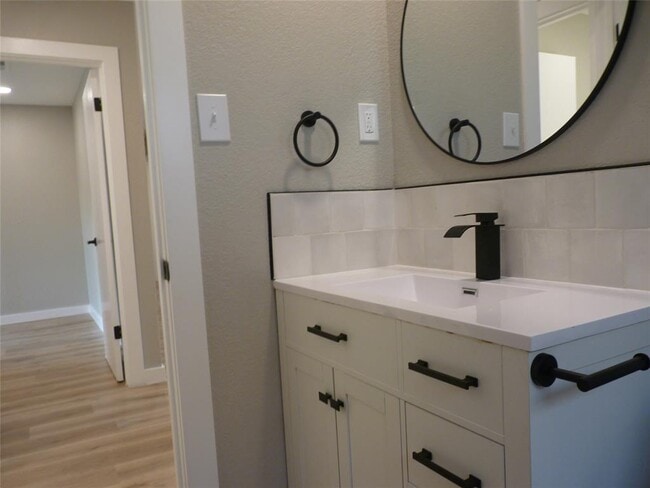 Building Photo - 3100 Barnsley Dr