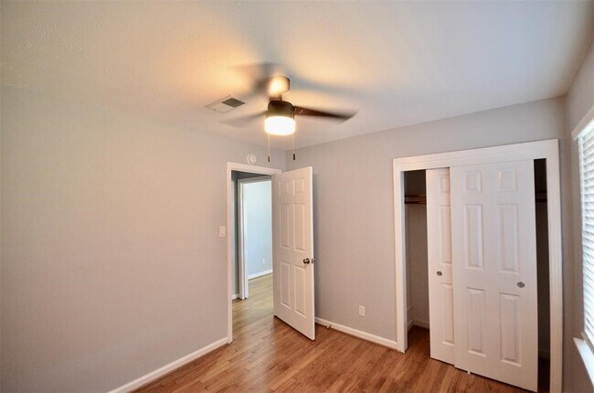 Building Photo - 6229 Tanager St