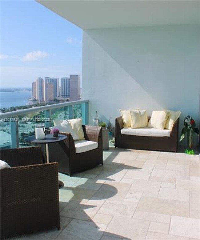 Building Photo - 900 Biscayne Blvd