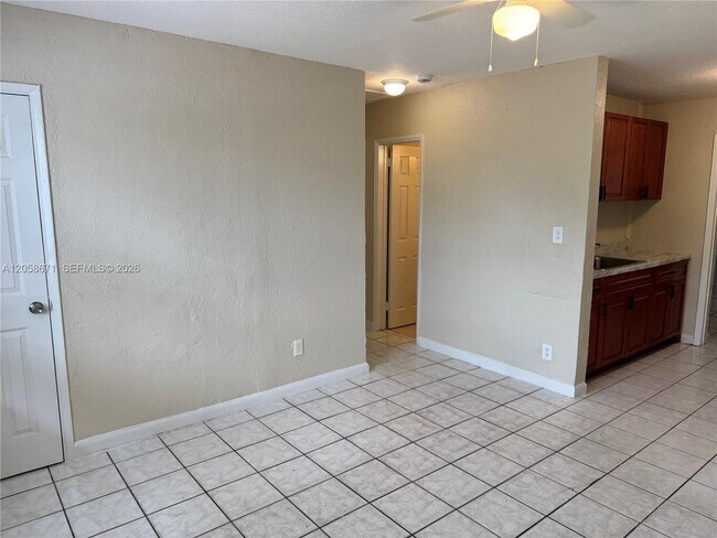 Building Photo - 2352 NW 13th Ct