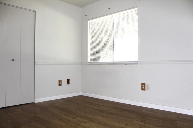 Building Photo - 421 Nogales Ave NE