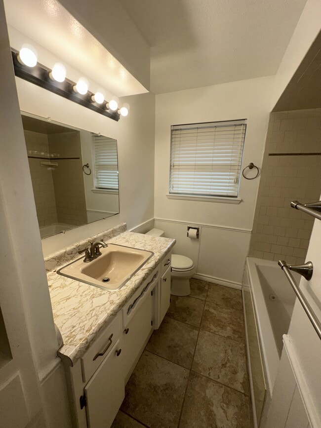 Building Photo - 137 E Jarman Dr