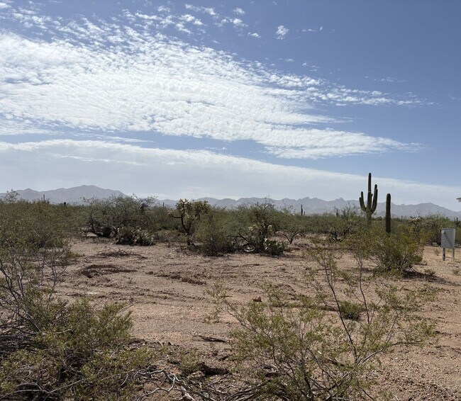 Building Photo - Country living on 4.4 acres 3 bedrooms and...