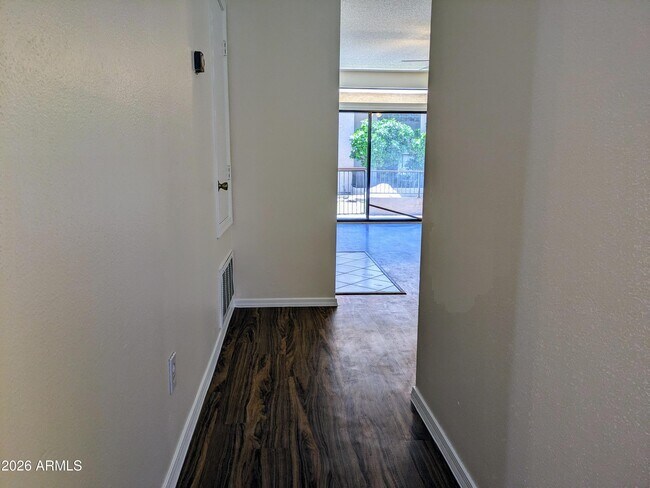 Building Photo - 6550 N 47th Ave