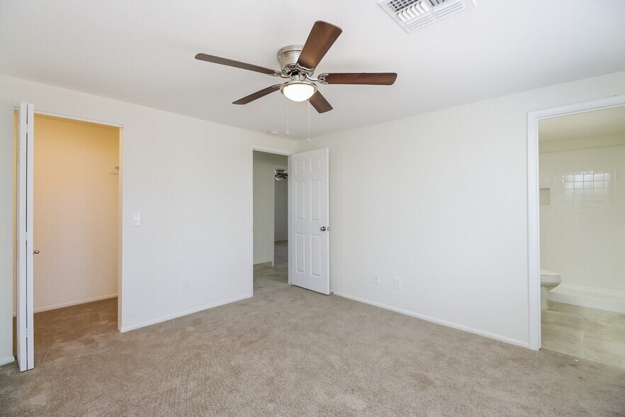 Building Photo - 2123 N Longmore St