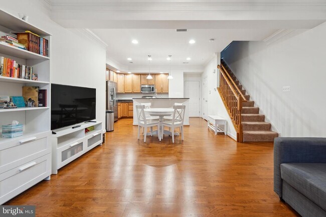 Building Photo - 5722 Callcott Way