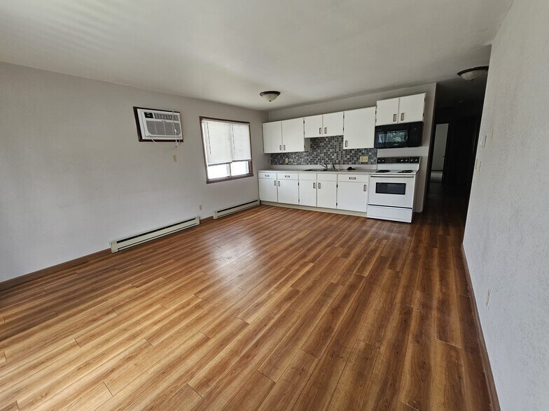 Building Photo - 708 W Lincoln Ave