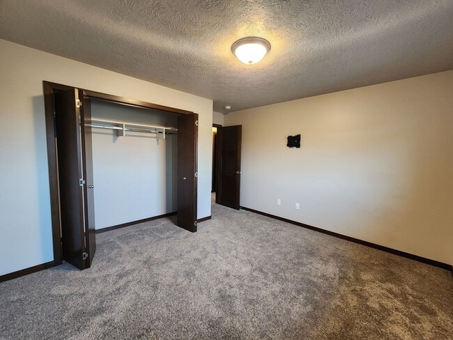 Building Photo - Modern 4bed/4bath near Jefferson Highschool