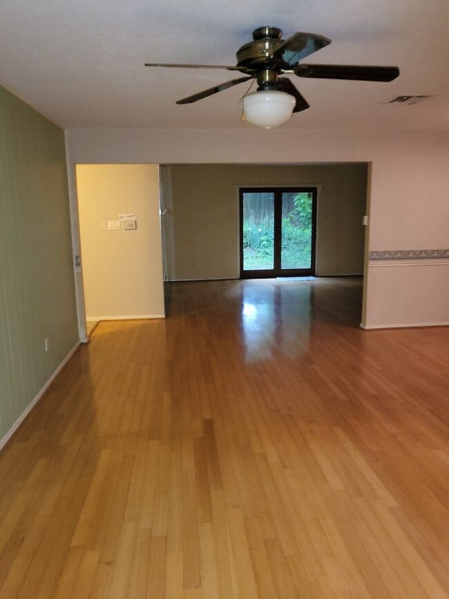 Building Photo - 104 W Lavender Ln