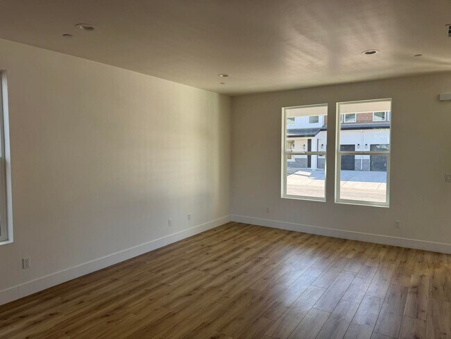 Building Photo - 967 Olive Br Pl