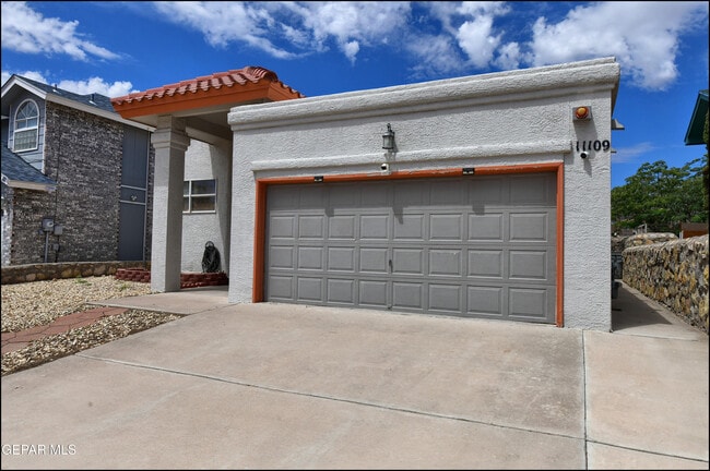 Building Photo - 11109 Loma Grande Dr
