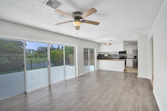 Building Photo - 21461 Sawmill Ct