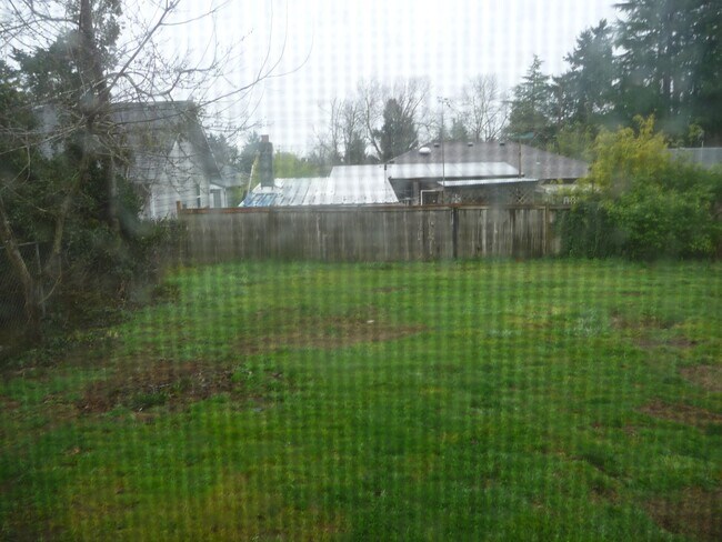 Building Photo - Hardwood floors