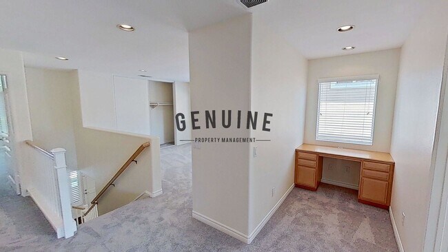 Building Photo - Spacious 3Bd 2.5Ba Home w/Den
