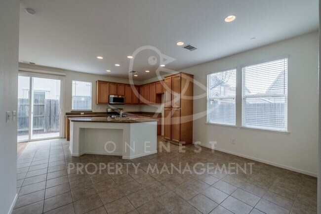 Building Photo - Spacious 3-Bedroom Home in Gated Lincoln Crossing Community