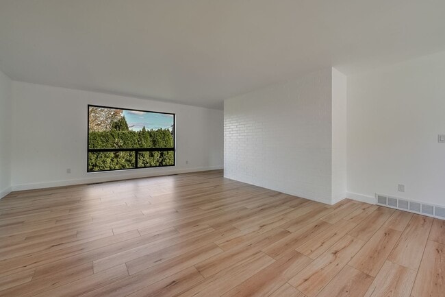 Building Photo - Updated 2 Bedroom House in Magnolia