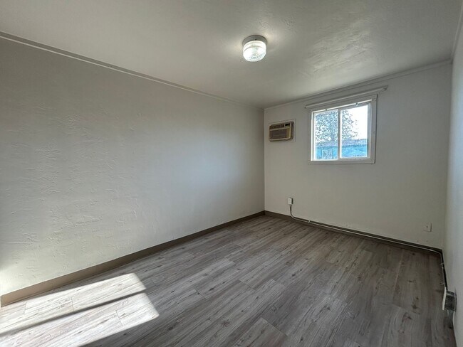 Building Photo - 928ru